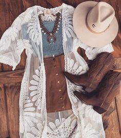 Sandals Design, Cowboy Outfit, Cute Cowgirl Outfits, Southern Outfits, Mode Hippie, Country Style Outfits, Western Wear Outfits, Looks Country, Cute Country Outfits