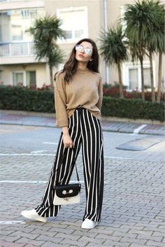 Styling Wide Leg Pants, Striped Palazzo Pants, Elegantes Outfit Damen, Wide Leg Pants Outfit, Style Wide Leg Pants, Stile Hijab, Leg Pants Outfit, Red Clutch