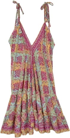 An effortless printed mid-length halterneck style dress, sleeveless.  This style of dress gradually flares out toward the hem, creating a flattering and feminine look. #tlb #Sleeveless #vacationclothing #beachwrap #Floral #Printed #SareeDresses #SilkDress #SareeSilkDress Top Png, Plus Size Sundress, Beach Sundress, Beach Floral, Dress Saree, Dresses Silk, Flowing Dress, 70s Inspired Fashion, Hippie Look