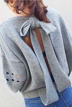 open bow back sweater Knot Sweater, Bow Sweater, Pinterest Closet, Long Sweaters Cardigan, Loose Sweater, Cool Sweaters, Knitted Pullover Sweaters, Outfits Ideas, Knitted Pullover