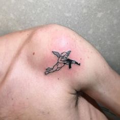 Ak47 Tattoo, Tatuagem Masculina Pequena, Aesthetic Tattoo, Dope Tattoos, Skin Art, Piercing Tattoo, Mini Tattoos, An Angel, A Tattoo