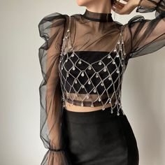 Fashion Festival Outfits, Grunge Birthday Outfit, Silver Concert Outfit, Chain Top Outfit, Silver Outfit Aesthetic, Crystal Clothes, Body Chain Outfit, Diamond Outfit, Sparkling Outfit