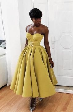 Yellow Satin Prom Dress, Yellow Evening Dress, Prom Dress Yellow, Strapless Homecoming Dresses, Tea Length Prom Dress, Yellow Evening Dresses, Prom Dresses Yellow, Chique Outfits, Elegante Casual