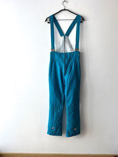 Vintage Women's Skiing Pants 90s Hipster Snow Pants Turquoise blue green Skiing Overalls Trousers Winter Activewear Overalls Pants Size Extra small to Small N.B. Real color might slightly differ from picture. Label size : GR 38; US 10 Estimated size: XS/ S (petite) Measurements (lying flat): total length: 54.5"/ 138.3 cm  including elastic straps Pants Length: 39.5"/ 100 cm Pant leg inseam: 28"/ 71 cm From crotch to waist line: 13"/ 32.7 cm Waist: 14"/ 35.5 cm Hips: 18.5"/ 46.7 cm Please check m Blue Fitted Bottoms For Outdoor Activities, Fitted Blue Bottoms For Outdoor Activities, Snow Pants Overalls, Overall Snow Pants, Baggy Ski Pants, Blue Skiing Bottoms For Winter, Casual Blue Skiing Bottoms, Ski Overalls, Vintage Blue Fitted Overalls