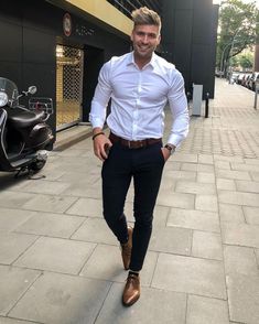 Black Pants Brown Shoes, Black Pants Outfit Men, Brown Shoes Outfit, Brown Shoes Men, Black Pants Outfit, Der Gentleman, White Shirt Outfits, Pants Outfit Men, Formal Men Outfit