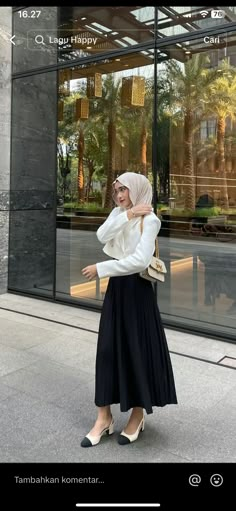 Outfit Rok Hitam, Feminine Hijab Outfit, Outfit Formal Hijab, Ied Mubarak Outfit, City Tour Outfit, Outfit Rok Plisket, Outfit Kampus Hijab, Black Skirt Outfit Hijab, Ootd Bukber