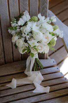 White bridal bouquet, белый букет невесты Bridal Bouquet Flowers, Rustic Wedding Bouquet, White Bridal Bouquet, White Wedding Flowers, White Bouquet, Wedding Mood, Pastel Floral, Bride Bouquets, Bridal Flowers