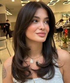 Medium Short Straight Hair, Short Dark Brown Hair With Layers, Layers Fine Hair, Hairstyles Cut, Black Long Hair, Long Fine Hair, Wavy Hairstyle