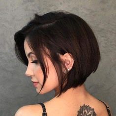 Short Concave Bob Hairstyles, Center Part Hairstyles Short, Short Bob Haircuts Side Part, Short Bob With Side Swept Fringe, Short Concave Bob, Cool Bob Haircut, Bob Cute Short For Women, Side Short Hair, Short Bob Side Part