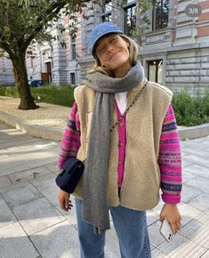 Autumn London Fashion, Bright Outfits Winter, Slouchy Fall Outfits, Fluffy Gilet Outfit, Zip Up Vest Outfits For Women, Colorful Cozy Outfits, Copenhagen Style Autumn, Copenhagen Spring Style, Pattern On Pattern Outfit