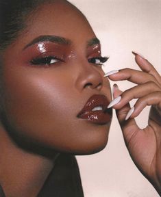 Editorial Makeup Aesthetic, Melanin Aesthetic, Matte Make Up, Ryan Destiny, Mekap Mata, 2023 Goals, Glossy Eyes, Glossy Makeup, Face Beat