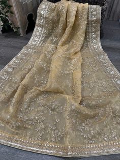 Gorgeous organza embroidered dupatta with heavy sequins border Luxury Embellished Tissue Silk Dupatta, Luxury Chikankari Embroidered Party Dupatta, Luxury Sheer Katan Silk Dupatta, Luxury Gold Dupatta With Zari Weaving, Gold Dupatta, Heavy Dupatta, Blouses Designs, Indian Saree Blouse, Indian Saree Blouses Designs