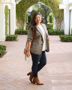 Jean And Blazer Outfit Plus Size, Casual Blazer Outfit Women Plus Size, Blazer Jeans Outfit Women Plus Size, Jeans And Blazer Outfit Plus Size, Mid Size Blazer Outfit, Plus Blazer Outfits, Plus Size Ankle Boots Outfit, Curvy Blazer Outfit, Blazer Outfits For Women Plus Size