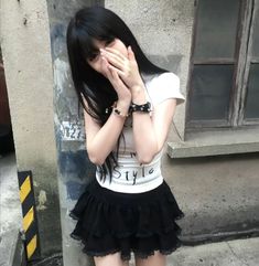 Grunge Pfp Girl, Douyin Fashion, Cute Couple Comics, Creative Profile Picture, Emo Outfits, Cute Selfie Ideas, Selfie Poses