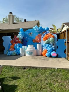 balloons and decorations are set up in front of a house for an under the sea birthday party