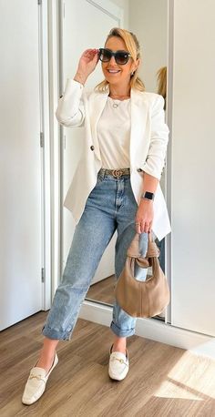 Nude Loafers Outfit, White Loafers Outfit Women, Nude Blazer Outfit, White Loafers Outfit, Networking Event Outfit, Formal Outfits For Women, Blazer Off White, Event Outfit Ideas