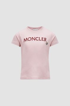 Crafted from stretch jersey, this soft crew neck is easy to wear alone or layer under knits and sweatshirts. The t-shirt is embellished with an embroidered logo. Pink Cotton Top With Logo Detail, Logo Jersey, T-shirt Polos, Logo T Shirt, Jersey T Shirt, Rose Pink, Tshirt Logo, Pink Roses, Online Store