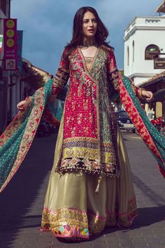 Mehndi Gharara, Pakistani Bridal Dresses Online, Pakistani Mehndi, Mehndi Dress, Desi Wedding Dresses, Pakistani Wedding Outfits, Pakistani Fancy Dresses, Pakistani Fashion Party Wear, Beautiful Pakistani Dresses