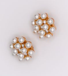 Discover the timeless allure of our "Pearly Floral Elegance Clip-On Earrings." These exquisite clip earrings exude sophistication with their round, flower-inspired design crafted from lustrous pearls and faux white diamonds. Featuring a blend of elegance and convenience, these clip-on earrings are perfect for those who don't have ear piercings but wish to elevate their style. The delicate pearls harmoniously complement the brilliance of the faux white diamonds, creating a truly classy and refine Tweed Clothing, Tweed Outfit, Outfits Dresses, Round Flower, Lip Hair, Clothing Outfits, Understated Luxury, Sustainable Fashion Brands, Clip Earrings