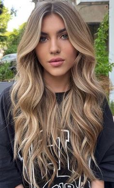 Balayage From Brown To Blonde, Almond Blonde Hair Highlights, Biscuits Hair Color, Good Hair Colours For Pale Skin, Hair Color Ideas For Brunettes Blue Eyes, Blue Eyes Balayage Hair, Biscuit Balayage Hair, Brown Eyes Blonde Highlights, Hair Color For Dark Blue Eyes