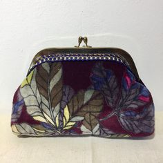 The Noor pouch with its old-fashioned clasp, "kiss lock", which gives it a unique and original style. You can take it for your evenings and go out light. The fabric is a cotton velvet printed with foliage that you can marry with different clothing styles. Finish with a navy blue and gold braid. The purple indigo lining has been handcrafted and is made of 100% cotton. The height is 14 cm The width is 20 cm. The width of the clasp is 17 cm The width of the opening is 7 cm. The Noor little purse, w Present For Her, Party Purse, Presents For Her, Clutch Pouch, Kinds Of Clothes, Marine Blue, Gold Lace, Cotton Velvet, Clothing Styles