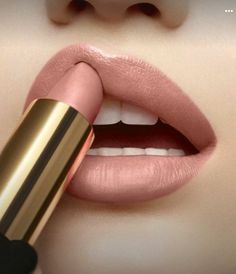 Permanente Make-up, Ysl Lipstick, Lips Shades, Satin Lipstick, Moisturizing Lipstick, Lipstick Collection, Nude Lipstick, Luxury Makeup, Lipstick Makeup