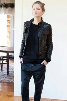 One way to do so is to follow emerging and young style designers who have the capability to start and end patterns with their impact and collections. #fashiondesigners Sweatpants And Leather Jacket Outfit, Biker Shorts Outfit, Looks Black, Outfit Trends, Tomboy Fashion, Komplette Outfits, Looks Style, Outfits Casuales