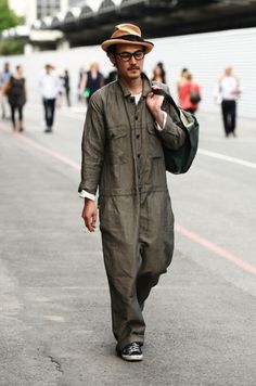 Tommy Ton, Denim Workwear, Jumpsuit Men, Boiler Suit, Jumpsuit Outfit, Men Street, Komplette Outfits, Mens Street Style, Stylish Men