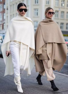 Poncho Outfit, Cape Outfit, Cape Sweater, Copenhagen Fashion Week, Outfit Trends, Cape Coat, Poncho Cape, 가을 패션, Mode Inspiration