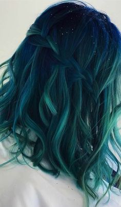 Hair Dye Color Chart, Blue And Green Hair, Teal Hair Color, Peekaboo Highlights, Colors Hair, Teal Hair, Costume Noir, Hair Color Pastel, Frontal Hairstyles