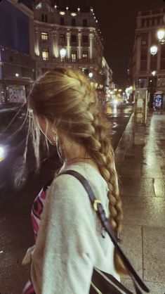 Hair Stylies, American Beauty, French Braid, Dream Hair, 가을 패션, Hairstyles For School, Aesthetic Hair, Hair Updos, Pretty Hairstyles