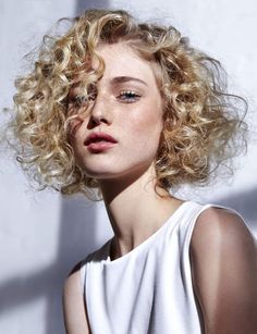 carré permanenté - Recherche Google Curly Full Lace Wig, Full Lace Wig Human Hair, Blonde Curly Hair, Dirty Dancing, Curly Girl