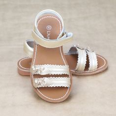 Josie Toddler Girls Scalloped Champagne Leather Classic Sandal Kids Sandals Summer, Newborn Sandals, Babygirl Sandals, Kids Flip Flops, Baby Sandals, Girls Shoes Kids, Future Clothes, Baby Fits, Kids Sandals