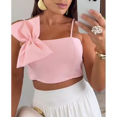 Cropped  é ideal para diversas ocasiões, desde o uso diário até momentos de lazer e compromissos profissionais, sempre garantindo um look elegante e moderno.  Tecido: com elastano, proporcionando conforto, ajuste perfeito e durabilidade Tamanhos Disponíveis: Único - Veste do 38 ao 44, adaptando-se a diferentes silhuetas  **As cores do produto podem variar de acordo com o monitor, a iluminação do ambiente e a sua percepção visual   ATENÇÃO: Confirme suas medidas nas imagens!  RECOMENDAÇÃO DE USO: Sweater Outfits, Sweaters & Cardigans