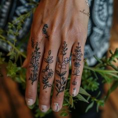 Colorful Ring Finger Tattoos Tattoo Artistry Set Cute Inner Ankle Tattoos, Finger Tattoos Traditional, Healing Hand Tattoo, Tattoo Hands Woman, Womens Finger Tattoos, Floral Hand Tattoos For Women, Women Finger Tattoos, Neck Deep Tattoo, Wedding Tattoos Finger