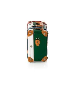 This luggage bag is the perfect everyday companion, featuring a long strap for comfortable and hands-free carrying. The ergonomic design is comfortable and stylish, ensuring you can go about your day with ease. Train Case, Green Pearls, Hat Box, Box Hand, Luggage Bag, Ergonomics Design, Ergonomic Design, Hands Free, Luggage Bags