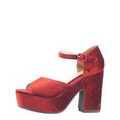 I’m not screaming, you’re screaming. Platform meets velvet… I mean can it get any better? No. So do yourself a favor and murder the style game in our velvet platform heels, the QUILL. Fabric: Velvet Leather lining Ankle adjustable buckle to close Heel Height: 4" Platform Height: 2" Velvet Platform Heels, Burgundy Velvet, Green Velvet, Workout Wear, Platform Heels, Sale Items, Chelsea, Heel Height, Buckle