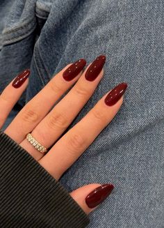 cherry red nails, the colour for this autumn Oval Nails Dark, Dark Red Nails, Wine Nails, Cherry Nails, Red Nail Polish, Red Nail