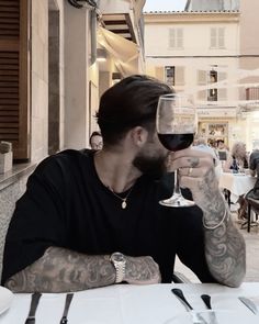 𝓝𝓲𝓷𝓸 𝓯𝓪𝓵𝓬𝓸𝓷𝓮 Simone Solomon, Sophie Lark, Guys Fashion Casual, Concept Clothing, Men Photography, Street Fashion Men Streetwear, Corte De Cabelo Masculino, Mens Outfit Inspiration, Foto Poses