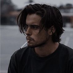 Haircuts For Men With Big Foreheads, Semi Long Hair Men, Longer Mens Hairstyles, Dark Academia Haircut, 90s Mens Hair, Headcanon Ideas, Men Straight Hair, Aesthetic Haircuts, Mens Medium Length Hairstyles