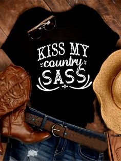 Trendy Shirt Designs, Cute Country Outfits, Cute Shirt Designs, Sublime Shirt, Kiss My, Vinyl Shirts, Country Shirts, Country Outfits, Unique Designers