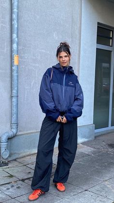 Blue Arcteryx Jacket, Gorp Core Outfits, Women Gorpcore Outfit, Winter Gorpcore Outfits, Gorpcore Hiking Outfit, Gorpcore Women Outfits, Girly Gorp Core, Gorpcore Outfits Women, Arcteryx Jacket Outfit