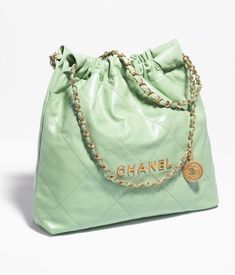 Chanel 22 Bag, Coco Chanel Bags, Green Chanel, Chanel 22, Spring Handbags, Chanel Casual, Chanel Store, 2023 Ss, Chanel Official