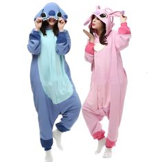 Pijama STITCH Tamanhos: (P) (M) (G) (GG) Faça já o seu pedido 📦 enviamos para todo o Brasil 🇧🇷 Com Frete Grátis Animal Costumes For Adults, Pyjamas Onesie, Stitch Pajamas, Funny Pajamas, Onesie Costumes, Animal Onesie, Animal Pajamas, Pink Stitch