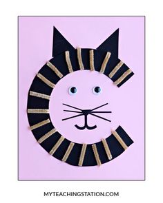 a paper plate with a cat's head on it and the words, letter craft c