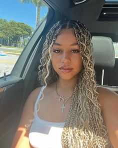 Goddess Braids Hairstyles Blonde, Boho Not Less Braids, Blond Goddess Braids Black Women, Blonde And Black Braids With Curls, Goddess Blonde Braids, Knotless Box Braids With Curly Pieces, Blond Braids Hairstyles, Small Blonde Boho Knotless Braids, Blonde Braids Curly Ends