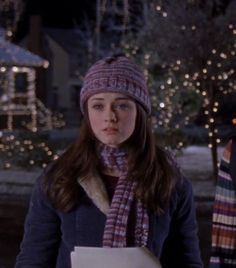 Rory Gilmore Christmas, Rory Gilmore Winter, Rory Gilmore Outfits, Gilmore Girls Christmas, Chasing Daisies, Gilmore Outfits, Awkward Girl