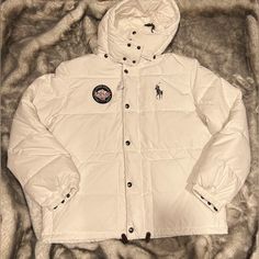 Men's Polo Ralph Lauren Alpine Racing Down Hooded Puffer Jacket White Nwt Large Brand New With Tags Alpine Racing, Orange Puffer Jacket, Puffer Vest With Hood, Oversized Puffer Coat, Outdoor Jackets, Mens Outdoor Jackets, Mens Puffer Jacket, Ralph Lauren Jacket, Navy Blue Jacket