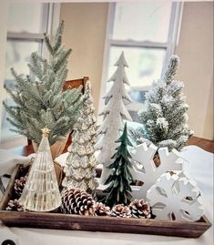 Holiday Tray Decor Centerpieces, Winter Wonderland Home Decorations, Winter Tray Ideas, Neutral Color Christmas Decor, Christmas Table Centerpieces Farmhouse, January Winter Decor, Christmas Tiered Tray Ideas, Neutral Winter Decor, Christmas Tiered Tray Decor