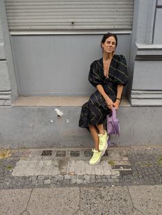 Yellow Dress With Sneakers, Lilac Sneakers Outfit, Lilac Bag Outfit, Yellow Sneakers Outfit, Ganni Street Style, Dark Floral Dress, Yellow Trainers, Style Vision Board, Trainers Outfit